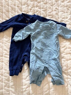 LOT Mixed Brand 0-3 Month old Boys Clothing - 80 pieces; Zipper Footies.